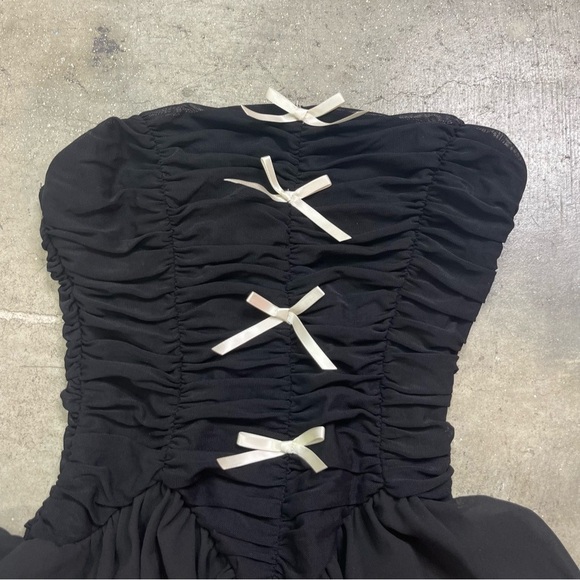 WINDSOR Y2K Elegant Black Strapless Dress with Bow Accents - Picture 3 of 6